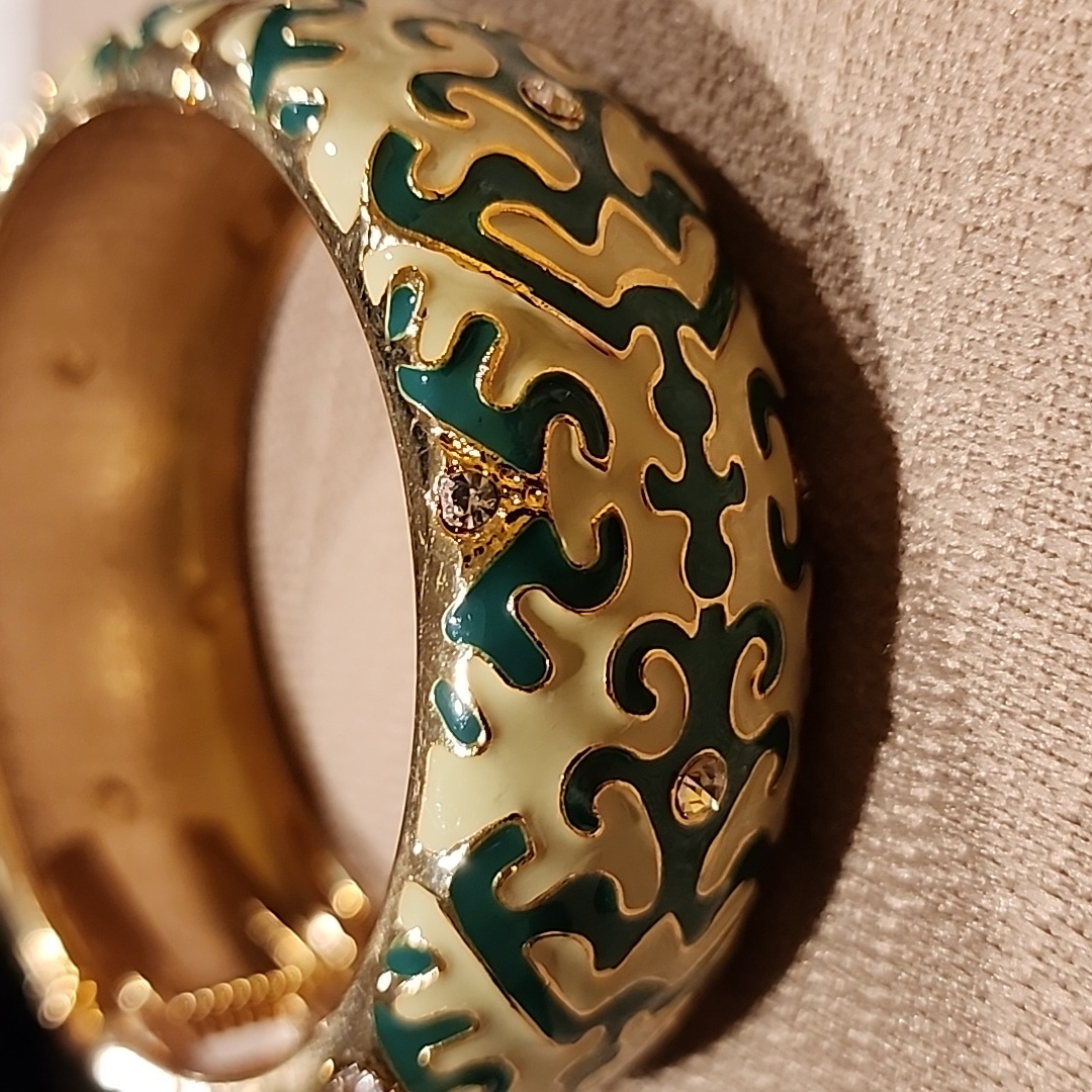 New Sequin Green Gold-Tone Bangle W Crystals Nwot 18$